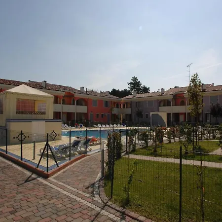 Recently Built Camp With Swimming Pool - By Beahost Appartement Bibione